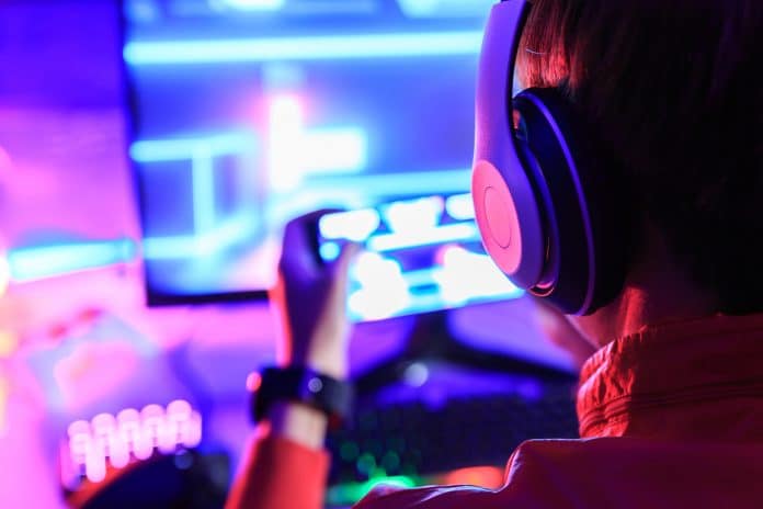 Should You Play Online Games on PC or Smartphone? | PC ZONE